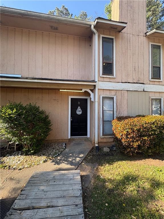 3 bedroom, 3 bathroom, 1,566 sq ft townhouse for rent at 2340 Beaver Ruin Road 77, Norcross, GA 30071 for $1,600 a month — photo 1 of 16