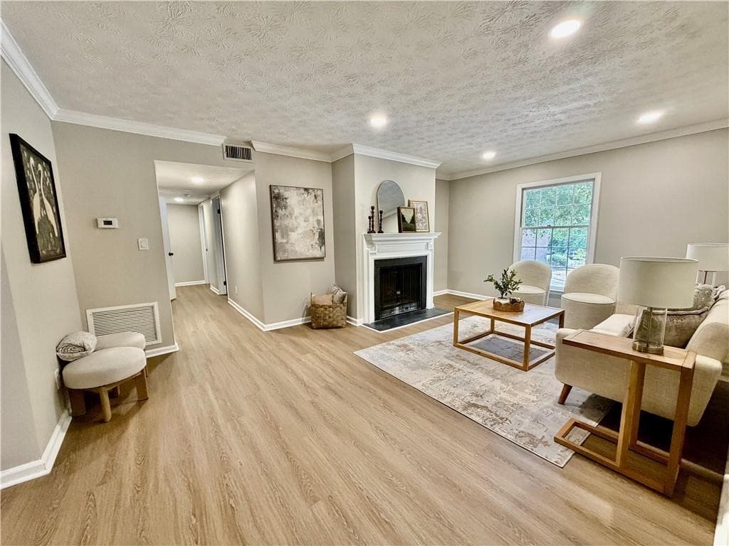 3 bedroom, 2 bathroom, 1,216 sq ft condominium for rent at 6700 Roswell Road 11D, Atlanta, GA 30328 for $2,500 a month — photo 7