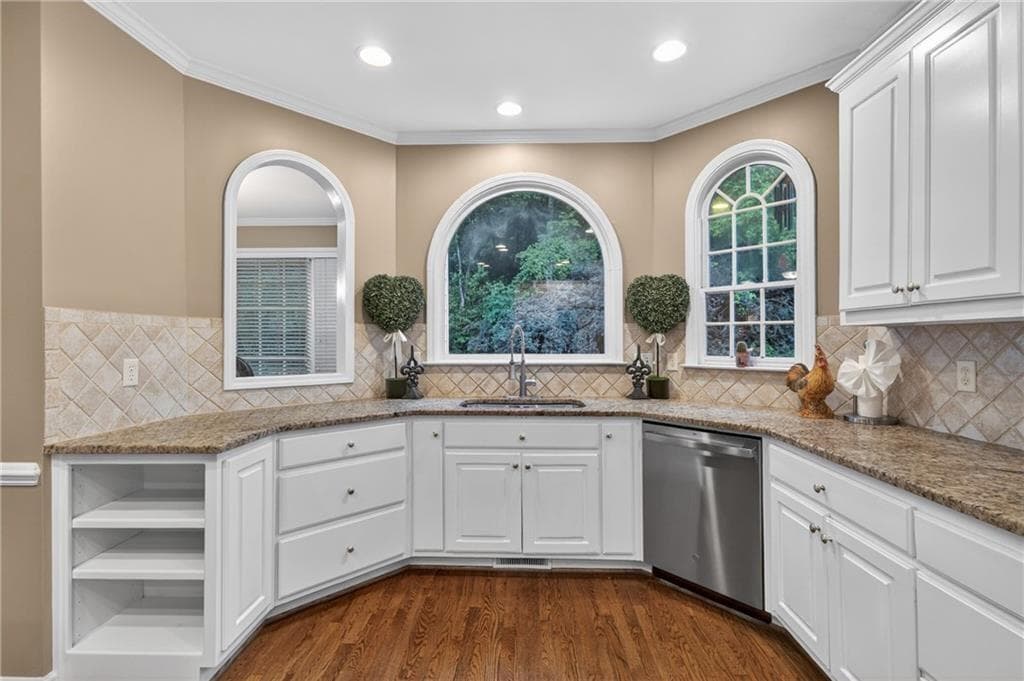 6 bedroom, 5 bathroom, 5,535 sq ft single family residence for sale at 771 Bentgrass Court, Dacula, GA 30019 — photo 2