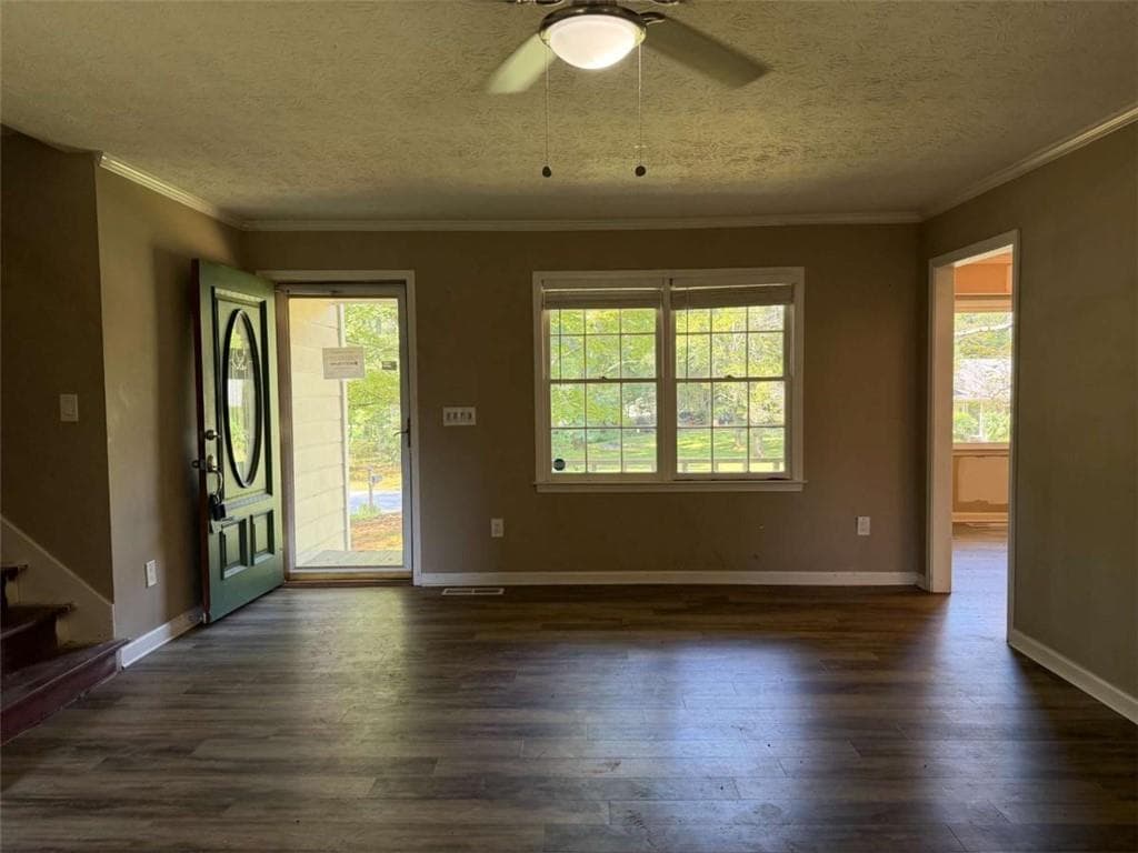 4 bedroom, 2 bathroom, 2,059 sq ft single family residence under contract at 35 Brookside Drive, Villa Rica, GA 30180 — photo 2