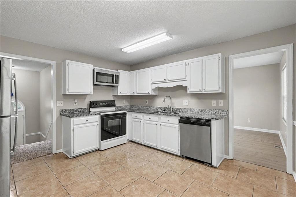 3 bedroom, 2 bathroom, 1,680 sq ft single family residence under contract at 1476 Chaseway Circle, Powder Springs, GA 30127 — photo 7