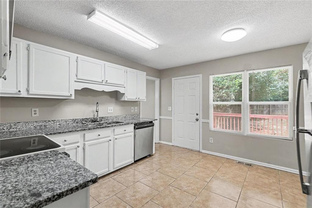 3 bedroom, 2 bathroom, 1,680 sq ft single family residence under contract at 1476 Chaseway Circle, Powder Springs, GA 30127 — photo 8
