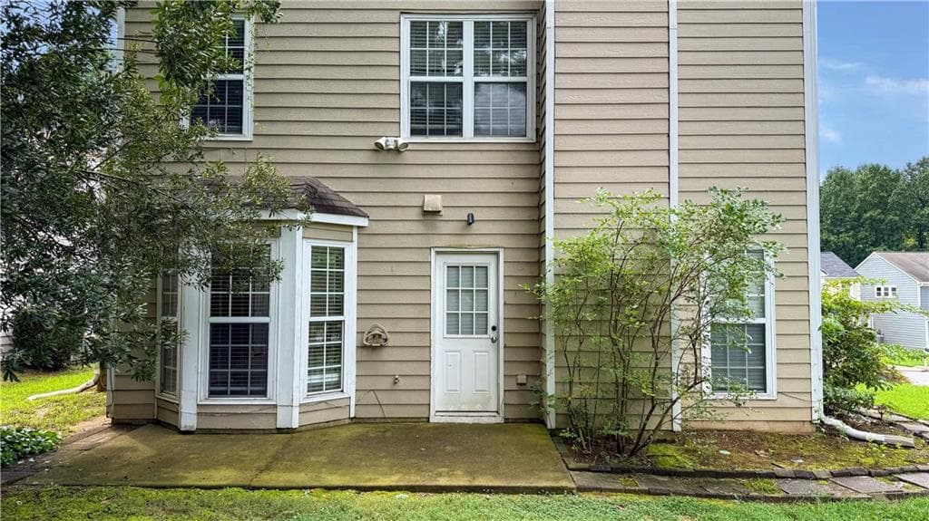 3 bedroom, 3 bathroom, 1,913 sq ft single family residence for sale at 3339 Benthollow Lane, Duluth, GA 30096 — photo 4