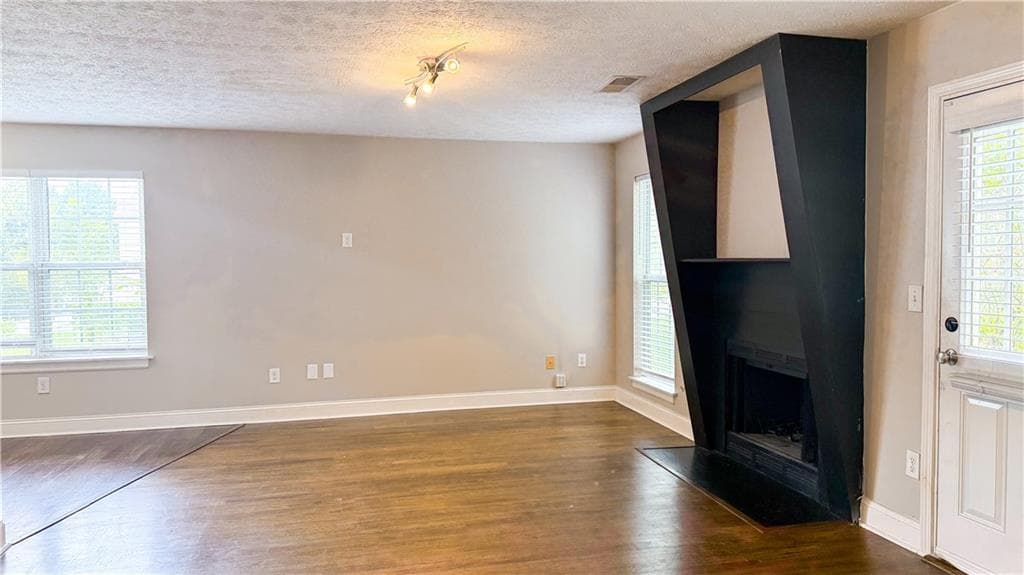 3 bedroom, 3 bathroom, 1,913 sq ft single family residence for sale at 3339 Benthollow Lane, Duluth, GA 30096 — photo 9