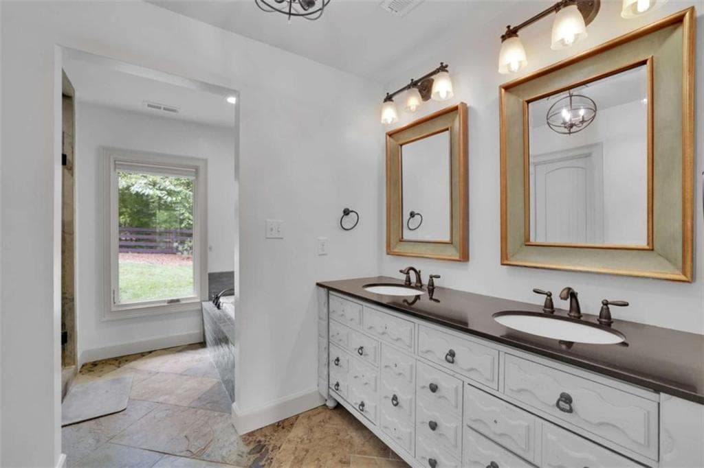 4 bedroom, 4 bathroom, 2,700 sq ft single family residence under contract at 14240 Birmingham Highway, Milton, GA 30004 — photo 10