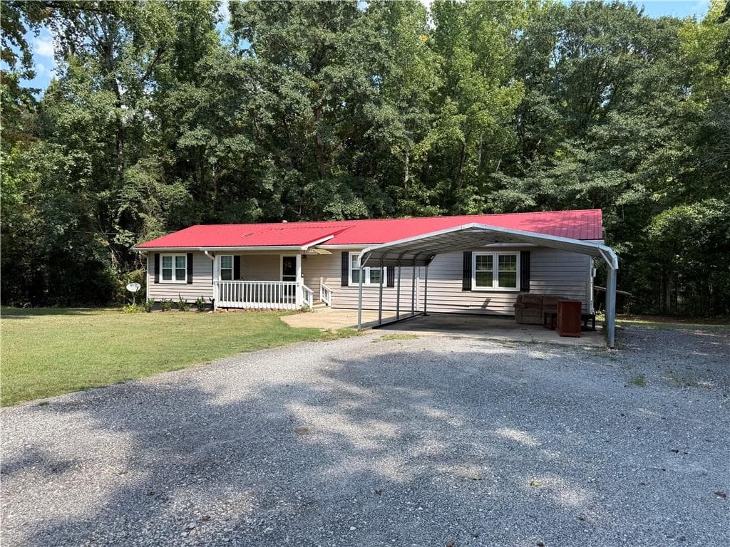 3 bedroom, 2 bathroom, 1,700 sq ft home for sale at 435 S Unity Grove Road, Locust Grove, GA