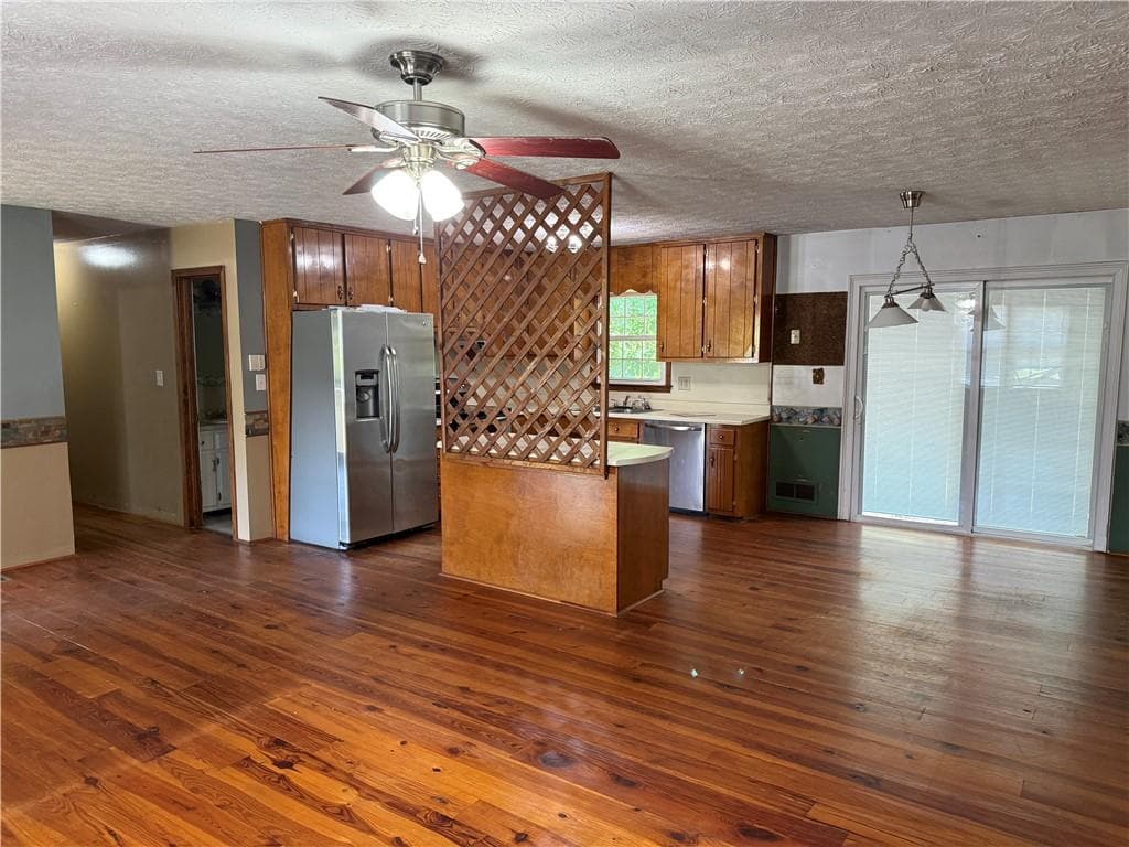 3 bedroom, 2 bathroom, 1,700 sq ft single family residence for sale at 435 S Unity Grove Road, Locust Grove, GA 30248 — photo 8