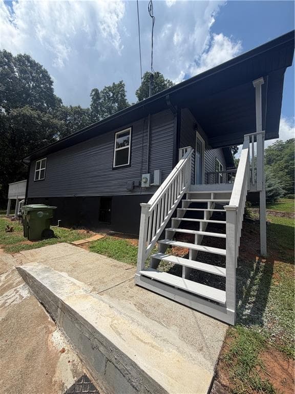 3 bedroom, 2 bathroom, 960 sq ft single family residence for rent at 1700 North Avenue, Atlanta, GA 30318 for $1,900 a month — photo 2