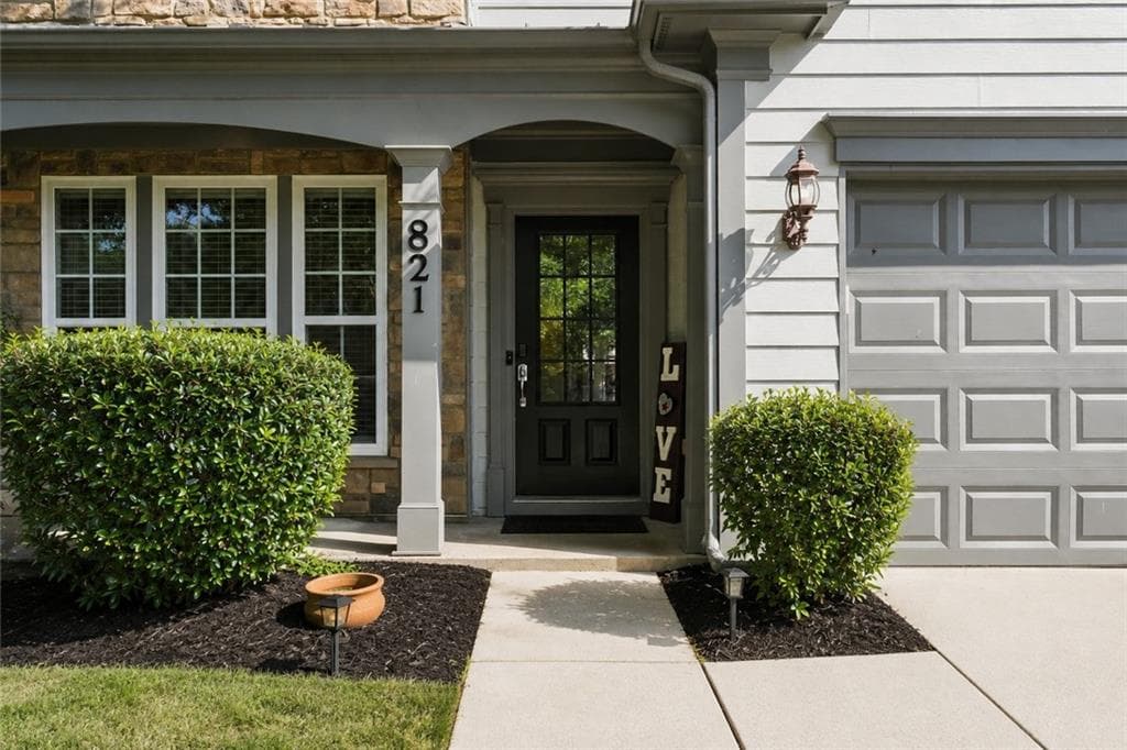 4 bedroom, 3 bathroom, 2,018 sq ft single family residence for sale at 821 Poplar Terrace, Canton, GA 30115 — photo 2