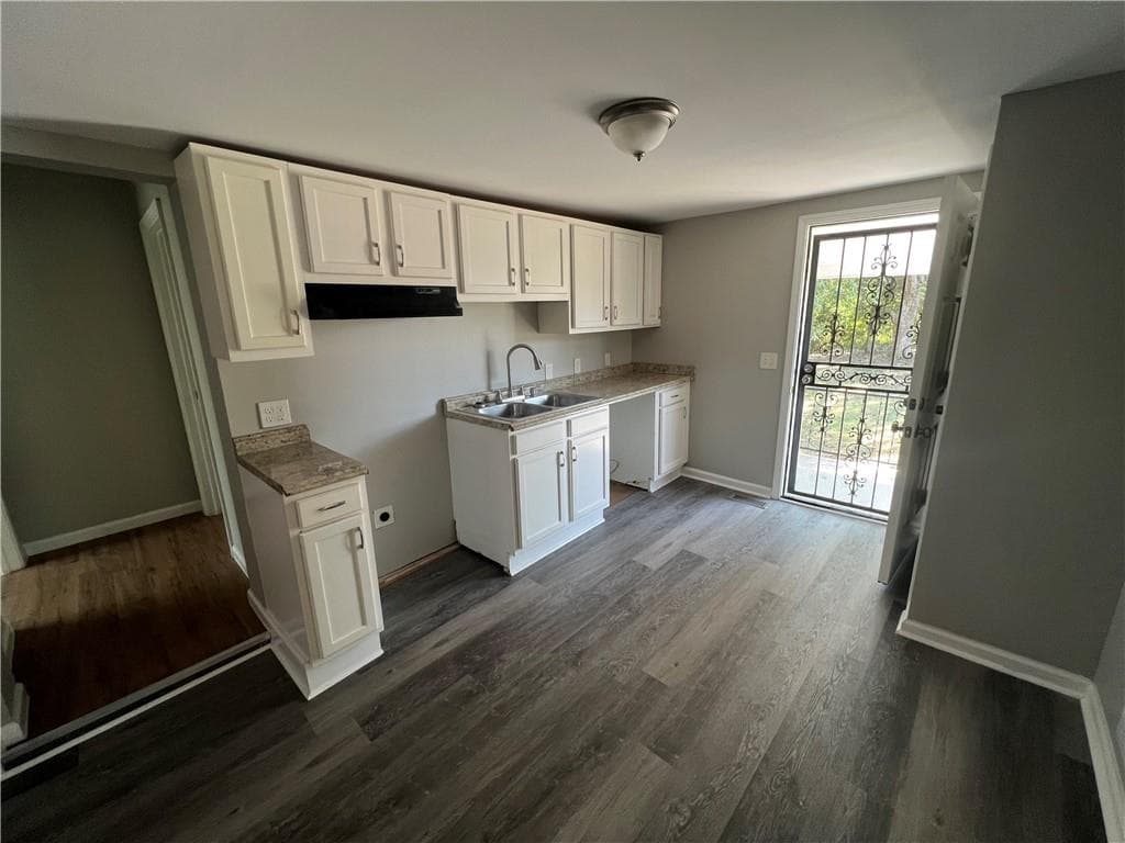 4 bedroom, 2 bathroom, 2,201 sq ft single family residence for sale at 307 Johnson Street, LaGrange, GA 30241 — photo 5