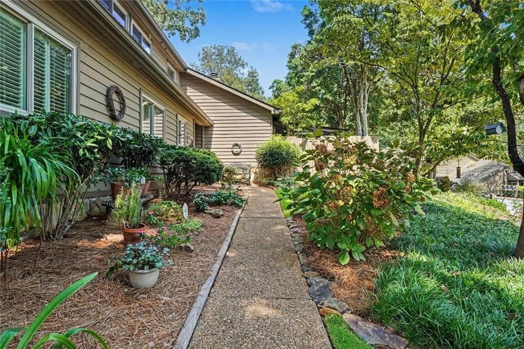 3 bedroom, 3 bathroom, 2,751 sq ft condominium for sale at 4173 D'Youville Trace, Brookhaven, GA 30341 — photo 5