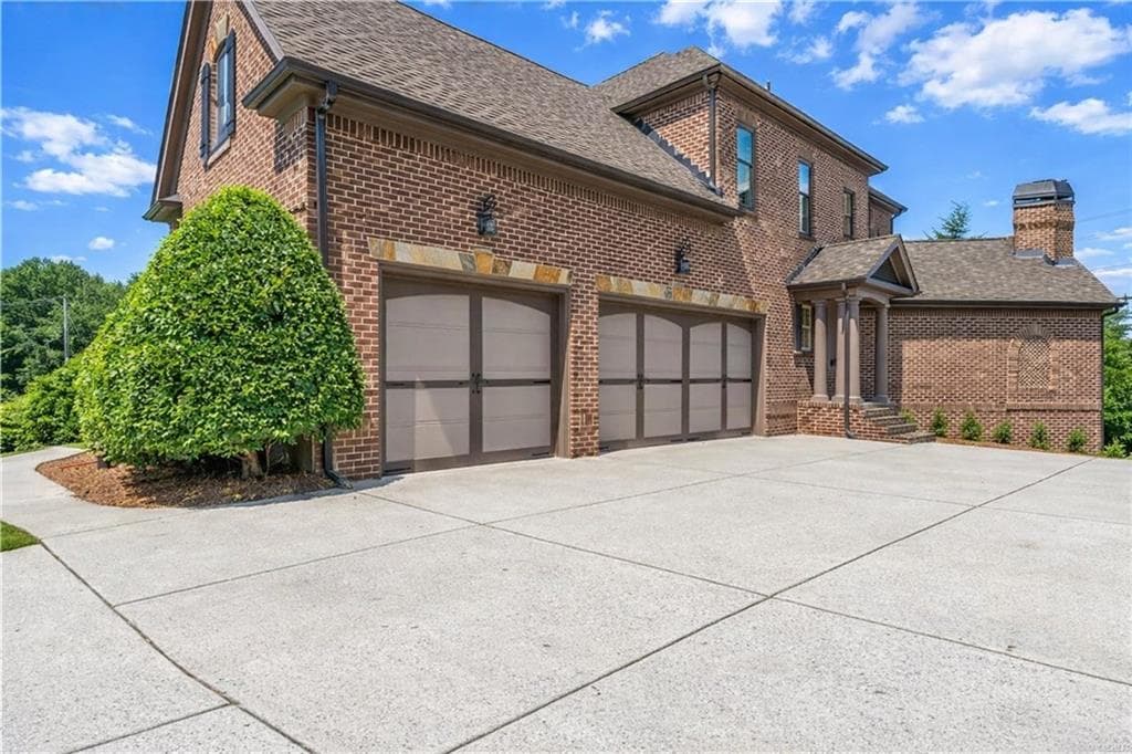 6 bedroom, 7 bathroom, 8,223 sq ft single family residence for sale at 2792 Springbluff Lane, Buford, GA 30519 — photo 2