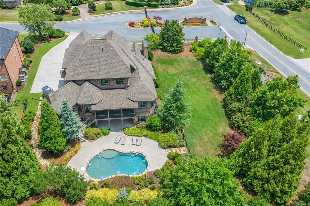 6 bedroom, 7 bathroom, 8,223 sq ft single family residence for sale at 2792 Springbluff Lane, Buford, GA 30519 — photo 3