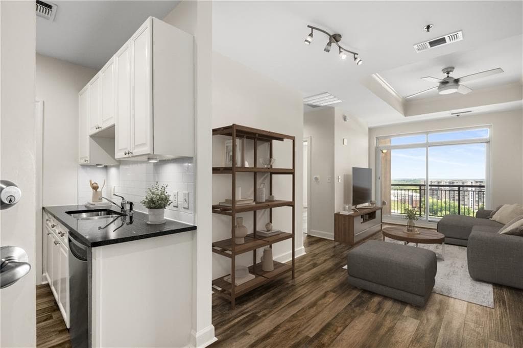 1 bedroom, 1 bathroom, 869 sq ft condominium for sale at 325 E Paces Ferry Road 1704, Atlanta, GA 30305 — photo 4