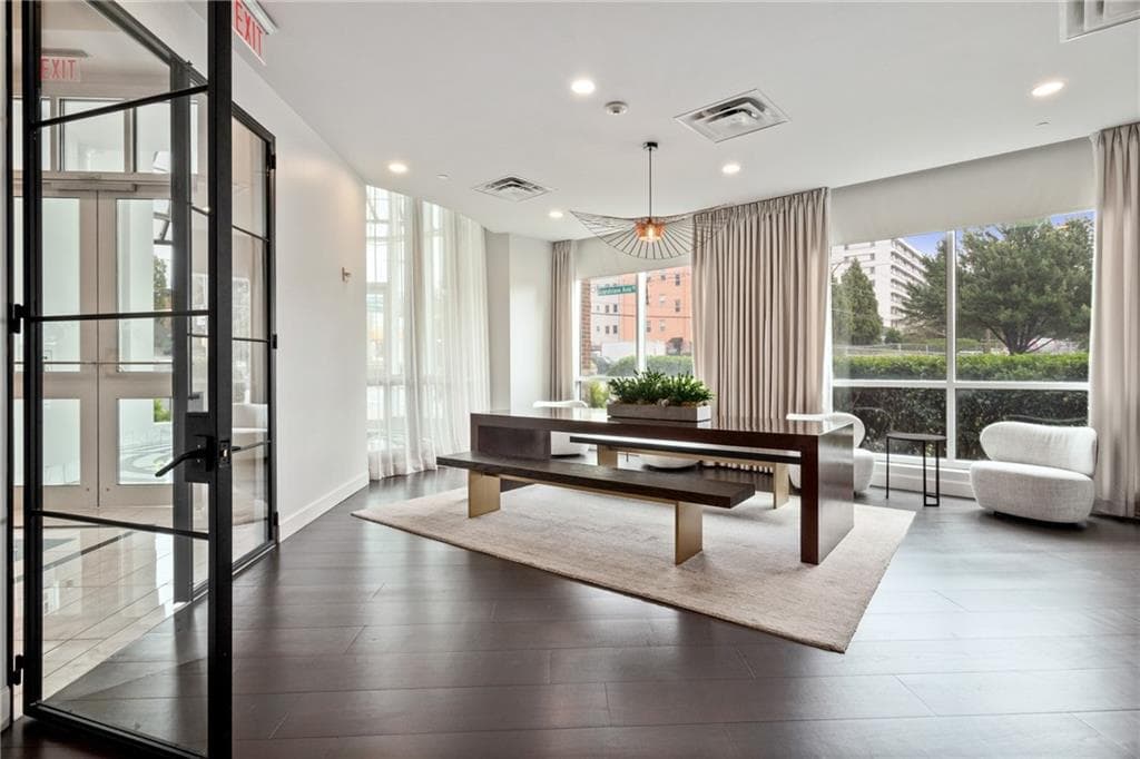 1 bedroom, 1 bathroom, 869 sq ft condominium for sale at 325 E Paces Ferry Road 1704, Atlanta, GA 30305 — photo 9