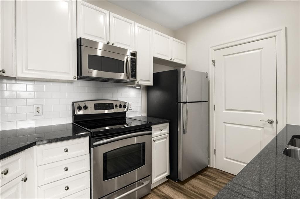 1 bedroom, 1 bathroom, 869 sq ft condominium for sale at 325 E Paces Ferry Road 1704, Atlanta, GA 30305 — photo 10