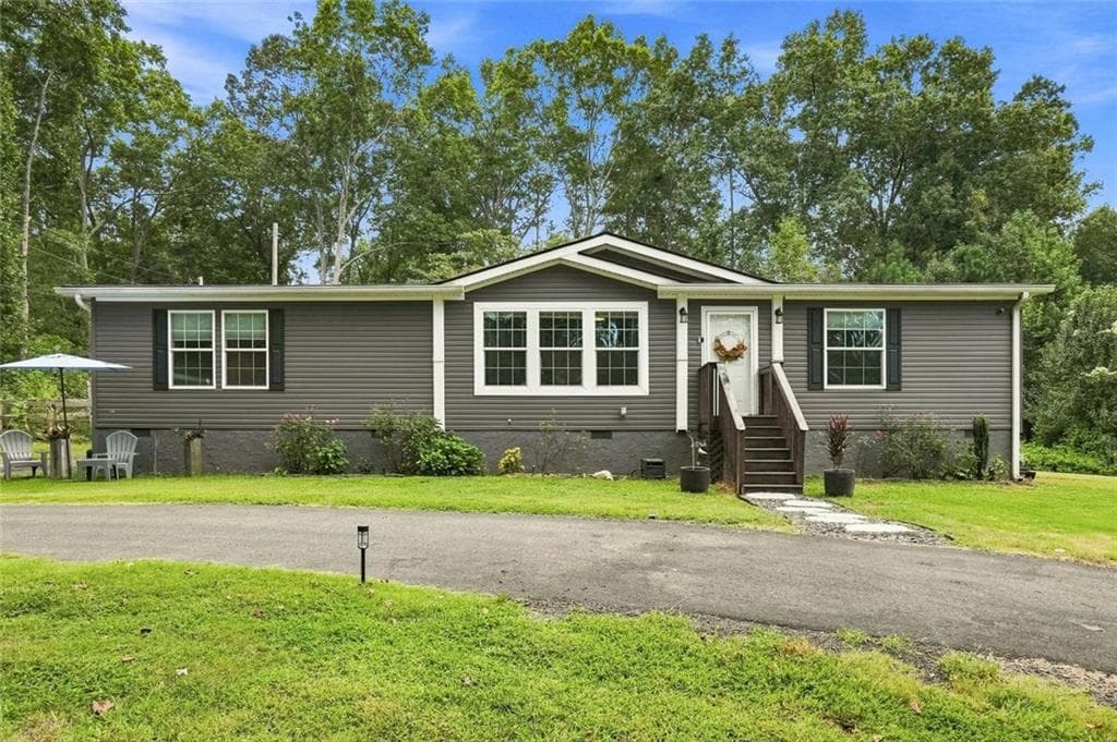 3 bedroom, 2 bathroom, 1,806 sq ft single family residence under contract at 85 Womack Avenue, Dallas, GA 30157