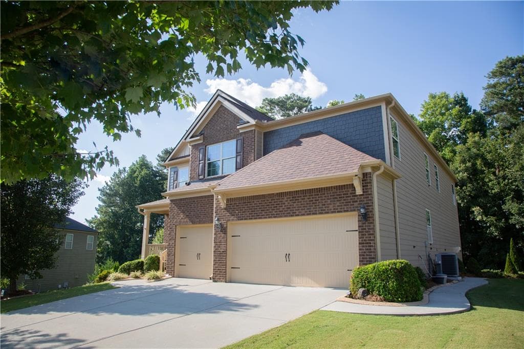 6 bedroom, 5 bathroom, 5,840 sq ft single family residence for sale at 2410 Cain Circle, Dacula, GA 30019 — photo 5
