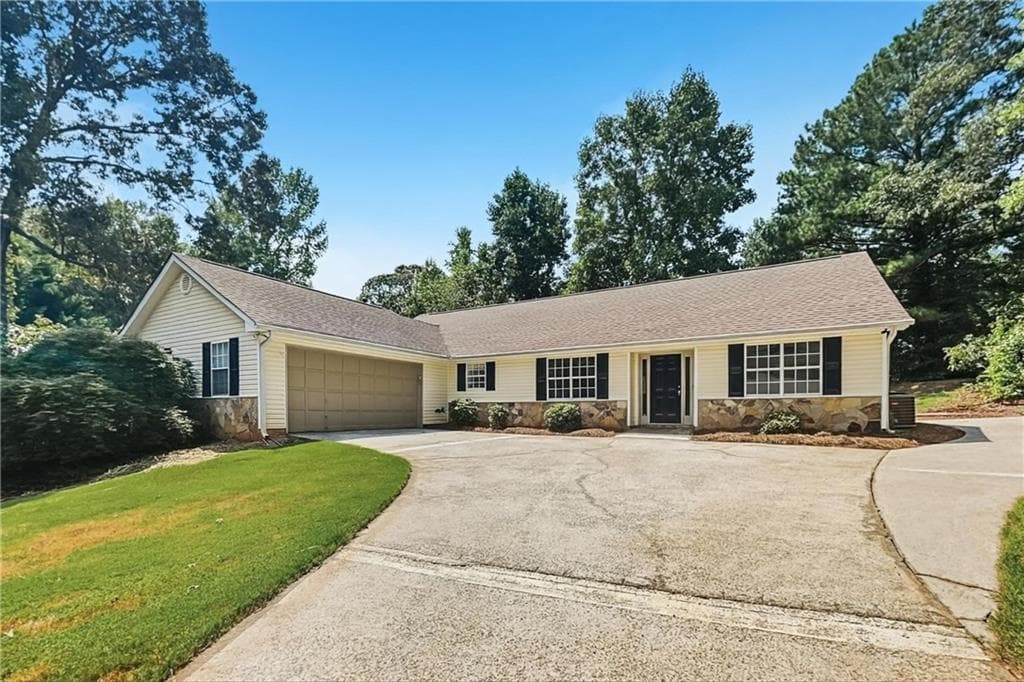 3 bedroom, 4 bathroom, 1,734 sq ft single family residence under contract at 132 Edwards Way, Stockbridge, GA 30281