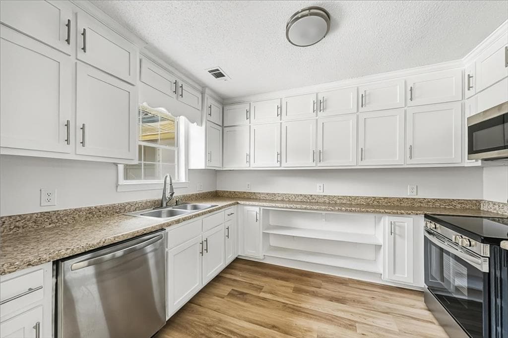 3 bedroom, 4 bathroom, 1,734 sq ft single family residence under contract at 132 Edwards Way, Stockbridge, GA 30281 — photo 4