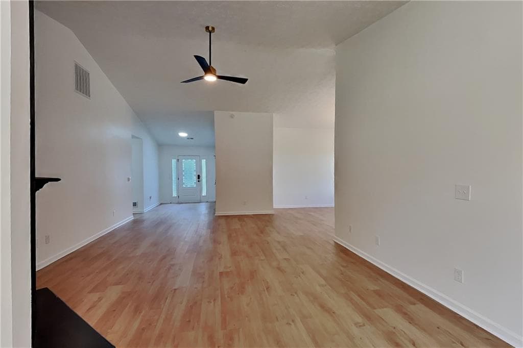 3 bedroom, 2 bathroom, 2,134 sq ft single family residence for rent at 410 Crestbend Lane, Powder Springs, GA 30127 for $2,050 a month — photo 3