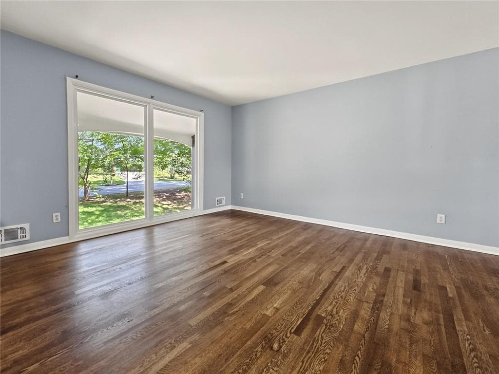 4 bedroom, 2 bathroom, 1,943 sq ft single family residence for sale at 4339 Sasanqua Court, Tucker, GA 30084 — photo 7