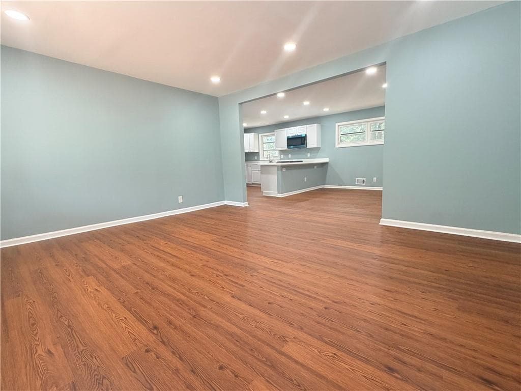 3 bedroom, 2 bathroom, 1,226 sq ft single family residence for sale at 4707 City View Drive, Forest Park, GA 30297 — photo 6