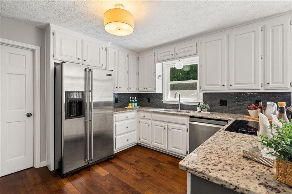 4 bedroom, 2 bathroom, 2,118 sq ft single family residence for sale at 1820 Commonwealth Avenue, Cumming, GA 30041 — photo 4