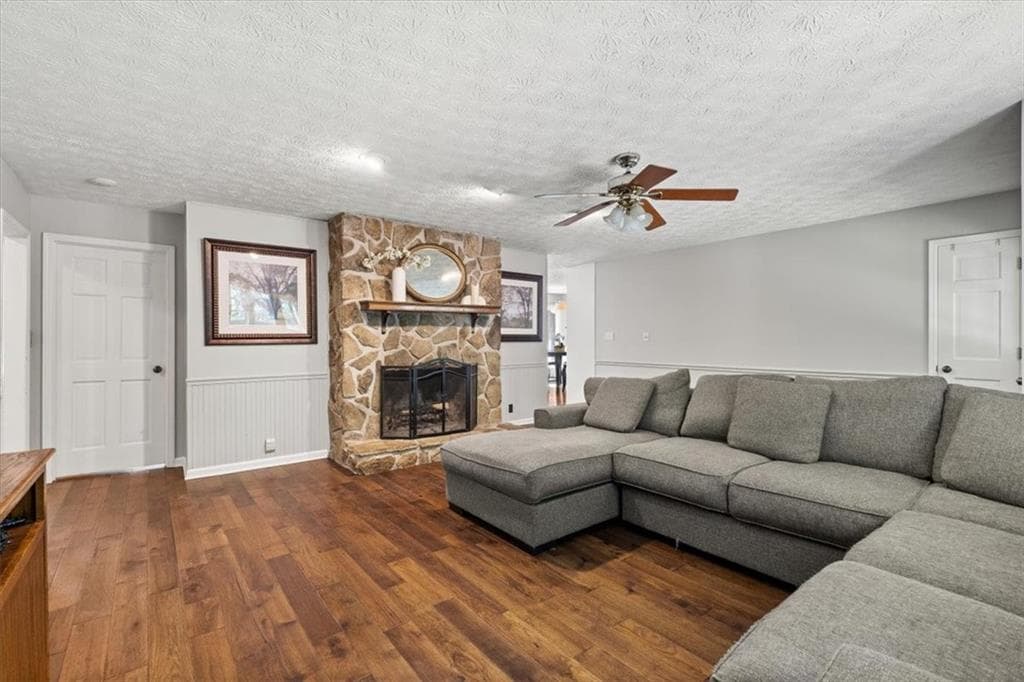4 bedroom, 2 bathroom, 2,118 sq ft single family residence for sale at 1820 Commonwealth Avenue, Cumming, GA 30041 — photo 7