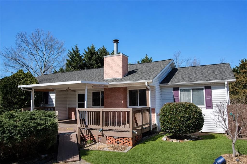 1 bedroom, 1 bathroom, 990 sq ft apartment for rent at 1825 Skyline Drive, Cumming, GA 30041 for $900 a month