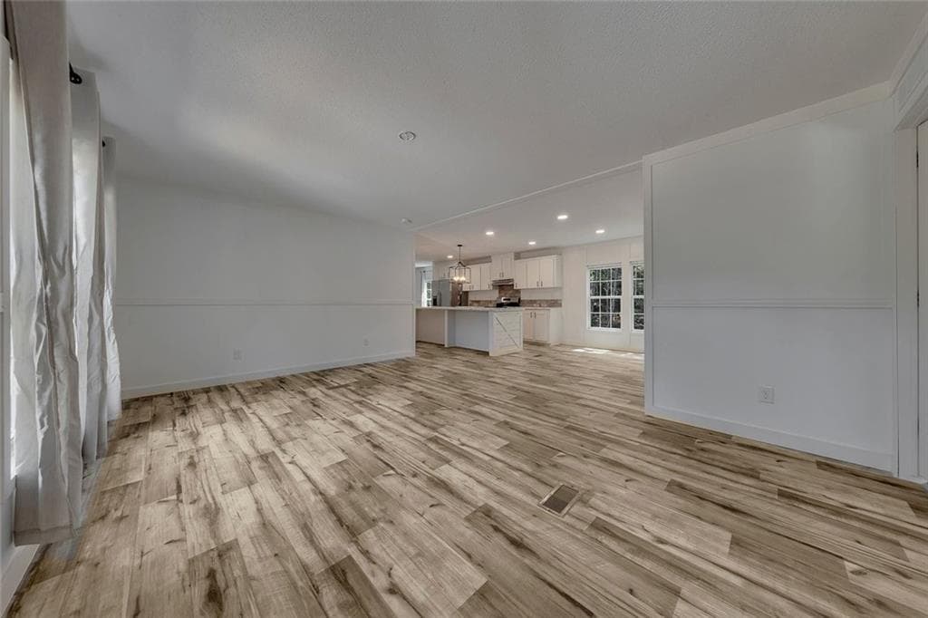 4 bedroom, 2 bathroom, 1,664 sq ft single family residence under contract at 122 HDR Drive, Maysville, GA 30558 — photo 7