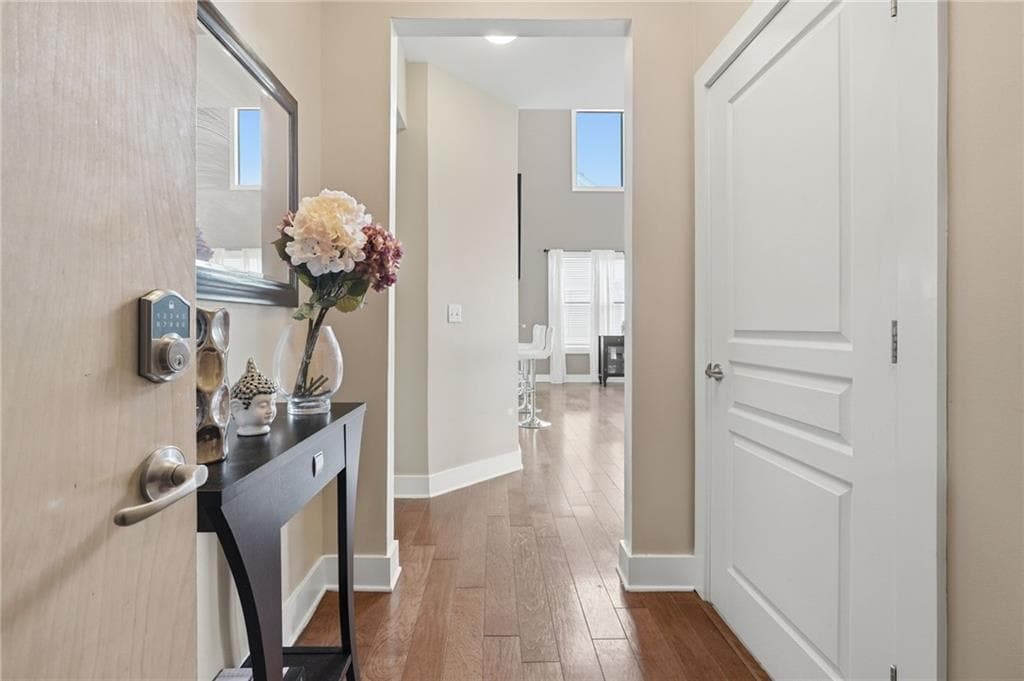 2 bedroom, 3 bathroom, 1,655 sq ft condominium for sale at 799 Hammond Drive 402, Atlanta, GA 30328 — photo 2