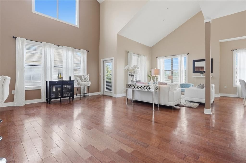 2 bedroom, 3 bathroom, 1,655 sq ft condominium for sale at 799 Hammond Drive 402, Atlanta, GA 30328 — photo 4