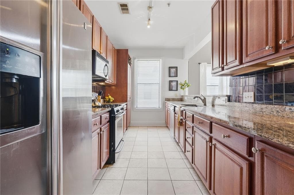 2 bedroom, 3 bathroom, 1,655 sq ft condominium for sale at 799 Hammond Drive 402, Atlanta, GA 30328 — photo 7