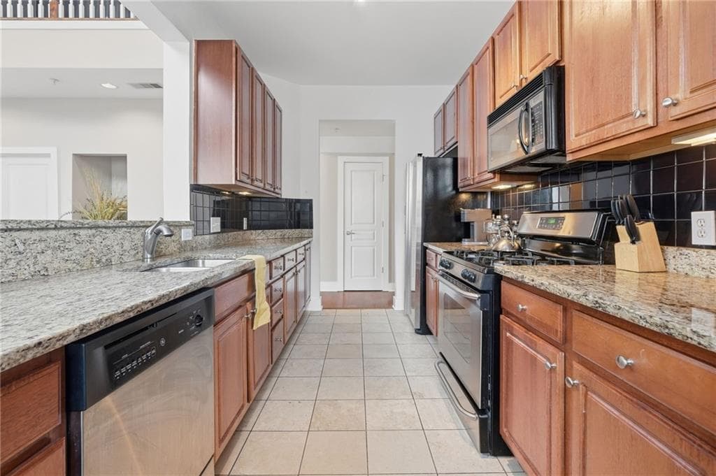 2 bedroom, 3 bathroom, 1,655 sq ft condominium for sale at 799 Hammond Drive 402, Atlanta, GA 30328 — photo 9