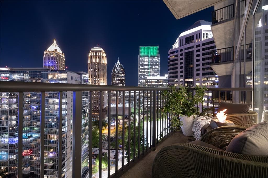 2 bedroom, 3 bathroom, 1,563 sq ft condominium for sale at 1080 Peachtree Street 2011, Atlanta, GA 30309