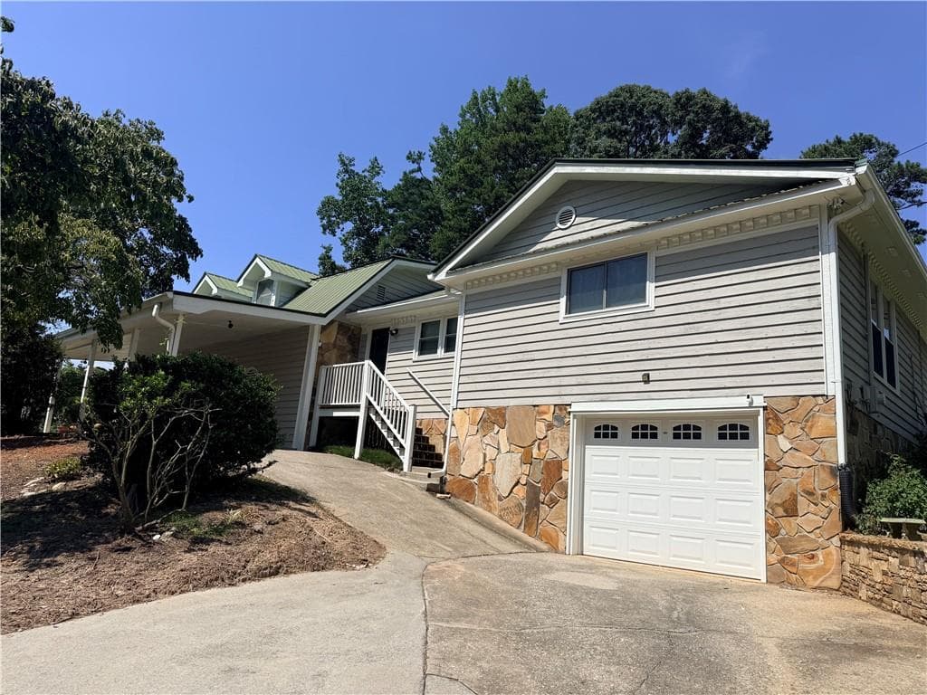 3 bedroom, 3 bathroom, 3,369 sq ft single family residence for rent at 6708 Bass Circle, Buford, GA 30518 for $2,500 a month — photo 2
