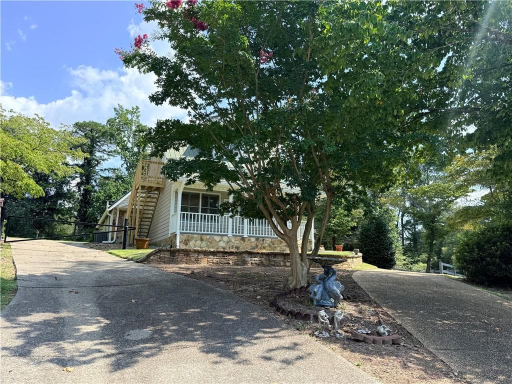 3 bedroom, 3 bathroom, 3,369 sq ft single family residence for rent at 6708 Bass Circle, Buford, GA 30518 for $2,500 a month — photo 7