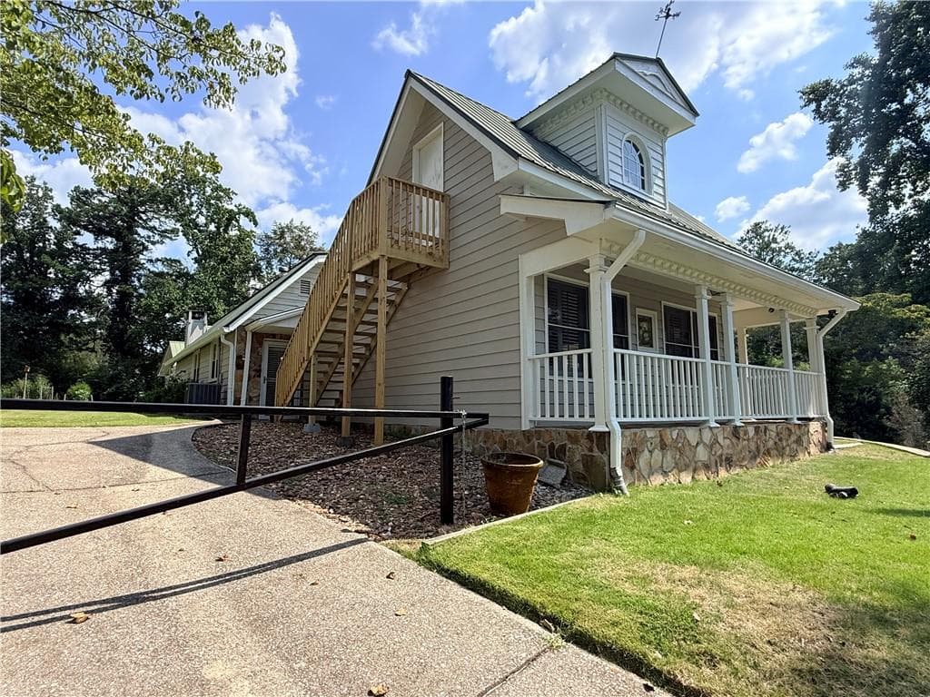 3 bedroom, 3 bathroom, 3,369 sq ft single family residence for rent at 6708 Bass Circle, Buford, GA 30518 for $2,500 a month — photo 9