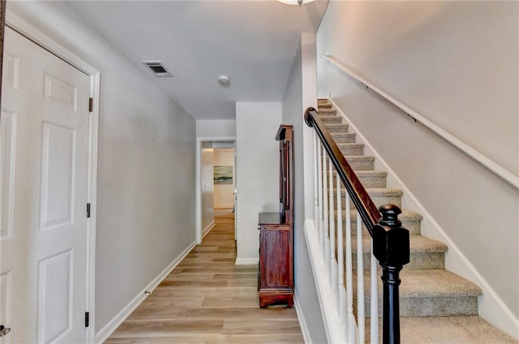 3 bedroom, 4 bathroom, 1,550 sq ft townhouse for sale at 3980 Church View Lane, Suwanee, GA 30024 — photo 4