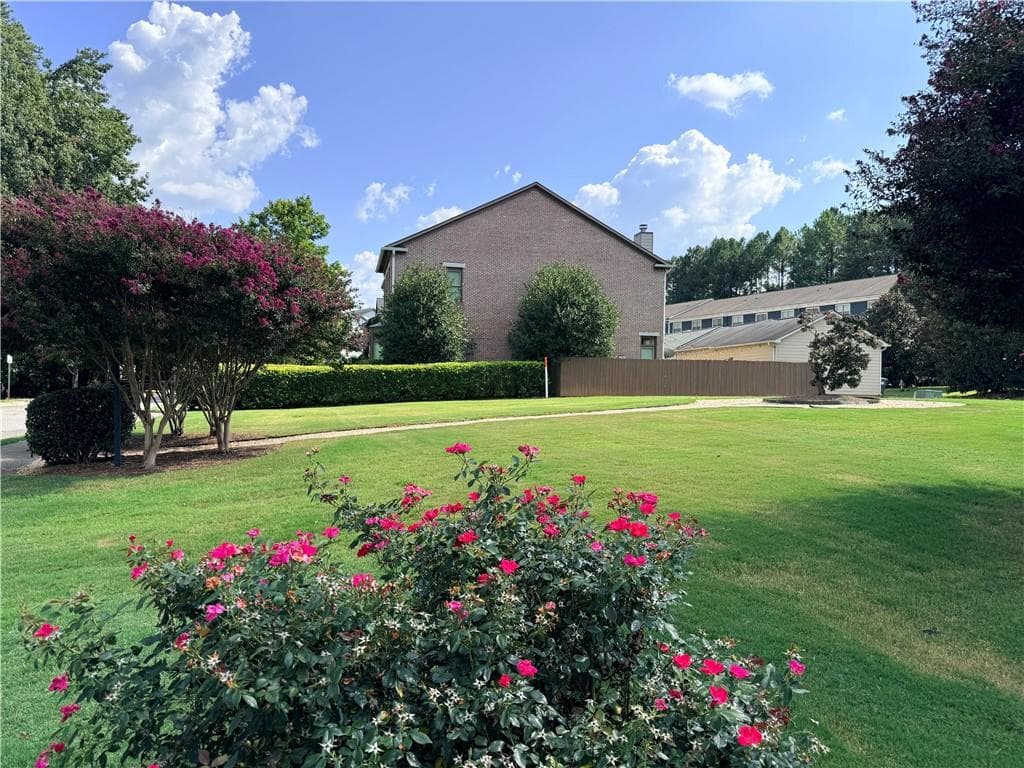 3 bedroom, 3 bathroom, 2,059 sq ft townhouse under contract at 1659 Ridenour Parkway, Kennesaw, GA 30152 — photo 3