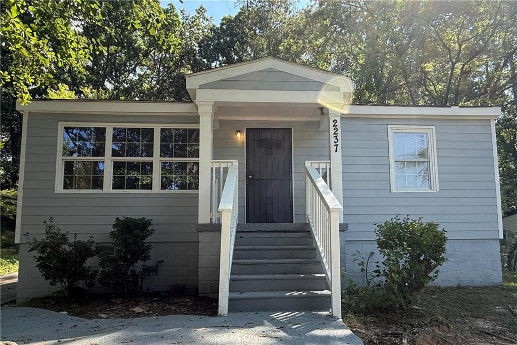3 bedroom, 2 bathroom, 1,113 sq ft single family residence for sale at 2237 Penelope Street, Atlanta, GA 30314