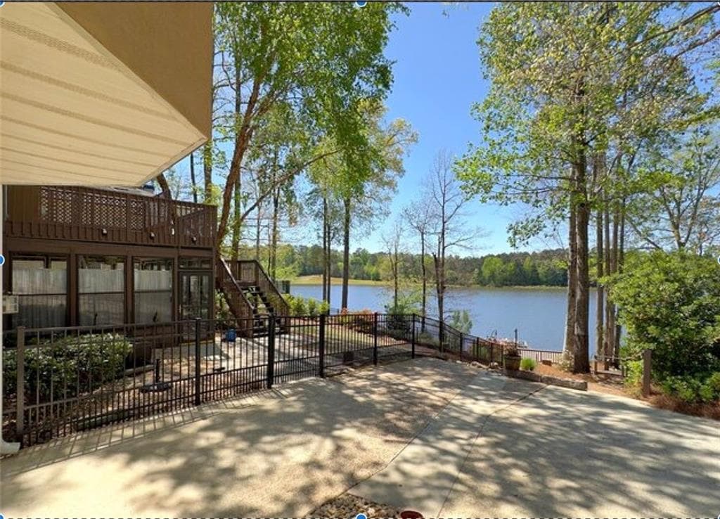 6 bedroom, 4 bathroom, 4,792 sq ft single family residence for sale at 306 Chanda Cove, Mcdonough, GA 30253 — photo 5