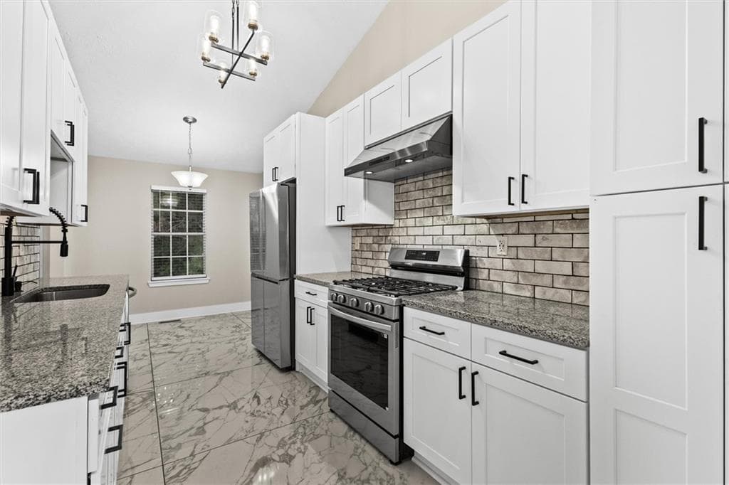 5 bedroom, 3 bathroom, 2,055 sq ft single family residence under contract at 2511 Kris Crossing, Ellenwood, GA 30294 — photo 10