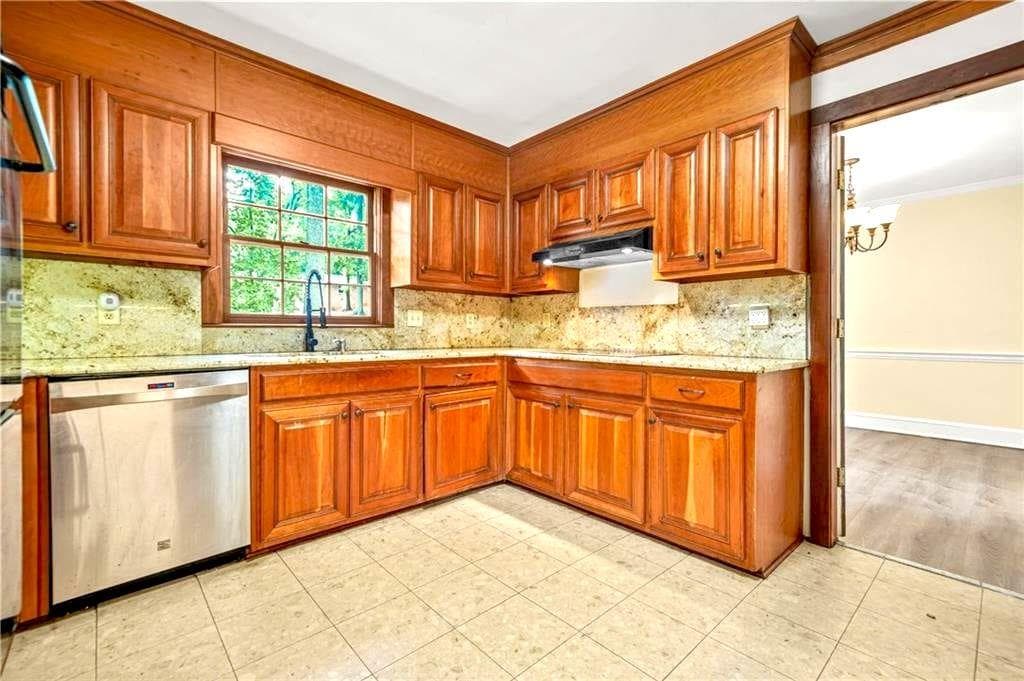 4 bedroom, 4 bathroom, 3,444 sq ft single family residence for sale at 574 Hickory Hills Court, Stone Mountain, GA 30083 — photo 7