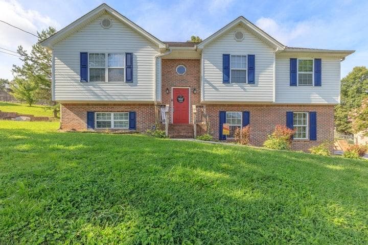 3 bedroom, 2 bathroom, 1,414 sq ft single family residence for sale at 92 Abbey Road, Ringgold, GA 30736 — photo 2