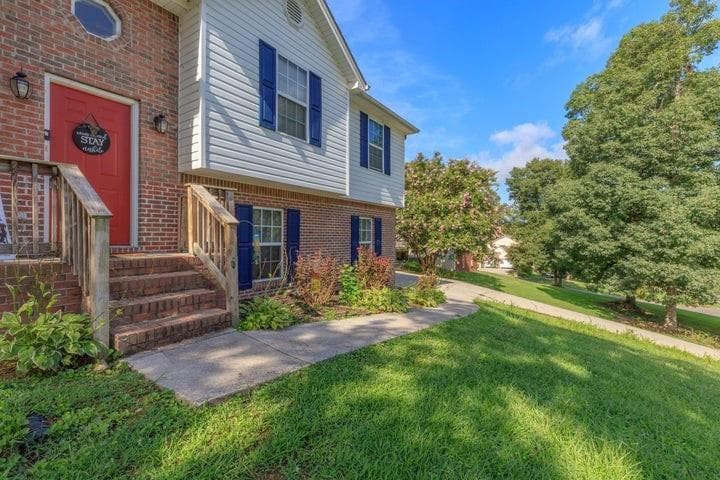 3 bedroom, 2 bathroom, 1,414 sq ft single family residence for sale at 92 Abbey Road, Ringgold, GA 30736 — photo 3