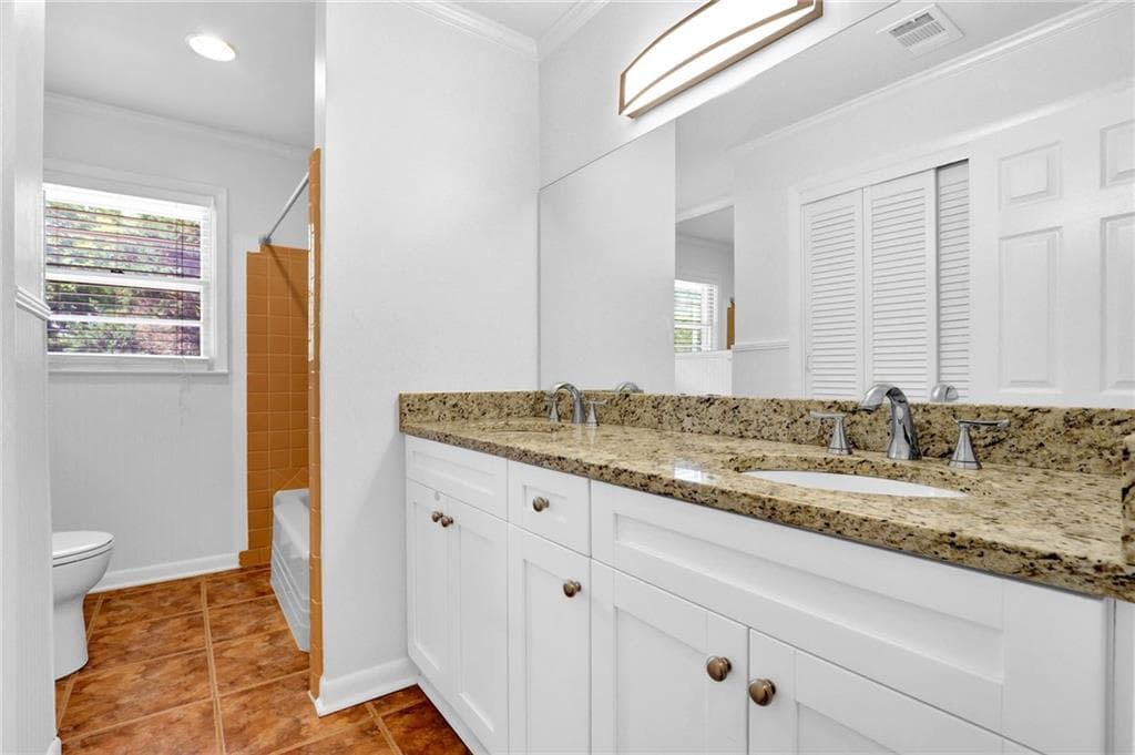 3 bedroom, 2 bathroom, 1,302 sq ft single family residence under contract at 1559 Atlanta Highway, Winder, GA 30680 — photo 9