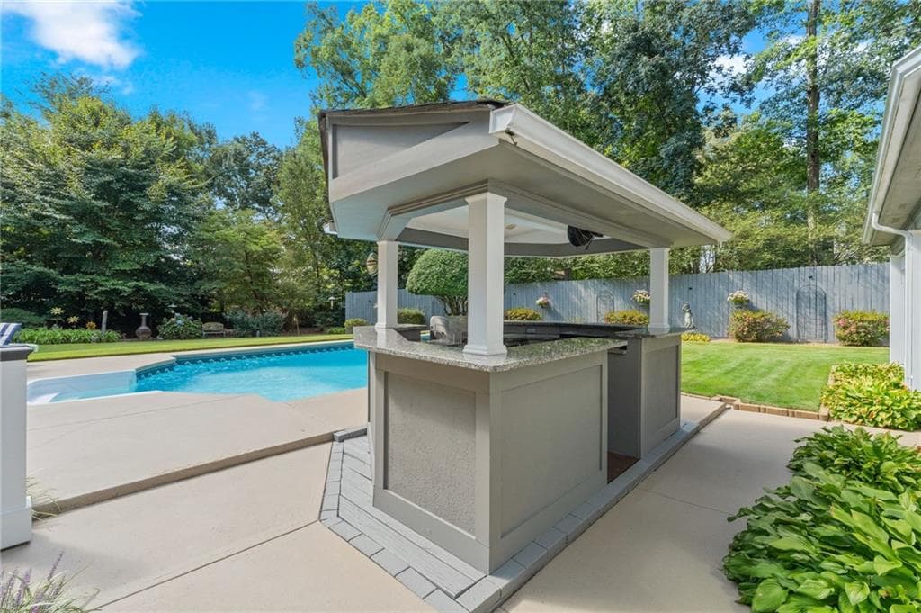 6 bedroom, 5 bathroom, 4,604 sq ft single family residence for sale at 5725 Ash Drive, Cumming, GA 30040 — photo 8