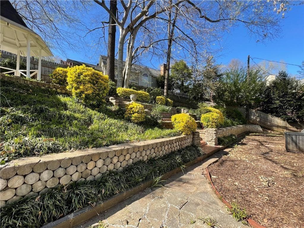 4 bedroom, 3 bathroom, 1,456 sq ft single family residence for rent at 4586 Peachtree Dunwoody Road, Atlanta, GA 30342 for $4,500 a month — photo 2